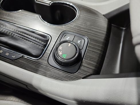 Used 2017 GMC Acadia SLT FWD image 22