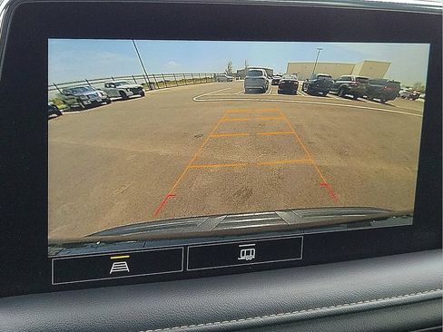 Used 2021 GMC Yukon SLT w/ Rear Media and Nav Package AWD/4WD image 18
