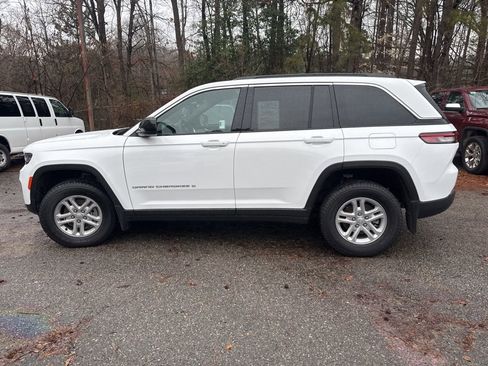 Used 2025 Jeep Grand Cherokee Laredo w/ Luxury Tech Group I image 12