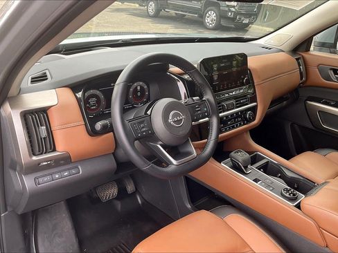 Used 2025 Nissan Pathfinder Platinum AWD/4WD image 15