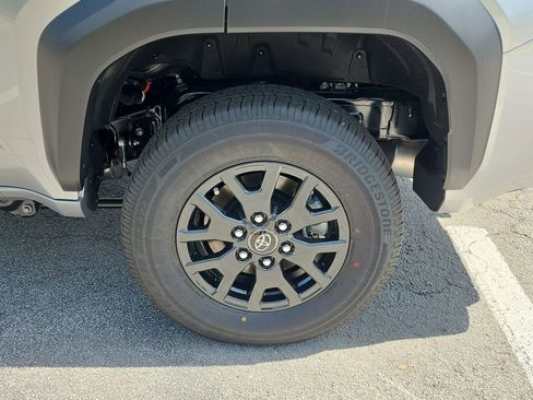 New 2026 Toyota 4Runner SR5 AWD/4WD image 32