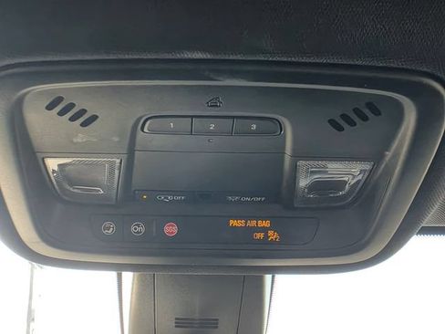 Used 2023 Chevrolet Traverse LT w/ Rear Camera Mirror Package AWD/4WD image 22
