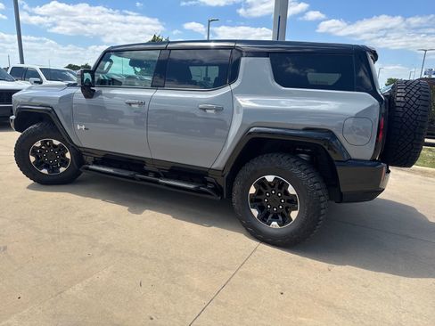 Used 2025 GMC Hummer EV 3X w/ Extreme Off-Road Package AWD/4WD image 3