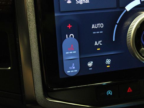 Used 2024 Ford Expedition Limited AWD/4WD image 28