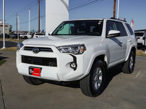 Certified 2024 Toyota 4Runner SR5 image 4