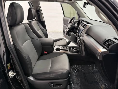 Used 2022 Toyota 4Runner SR5 Premium w/ Moonroof Package AWD/4WD image 15