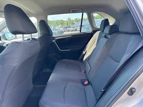 Used 2022 Toyota RAV4 LE AWD/4WD image 18