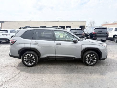 Used 2025 Subaru Forester Premium AWD/4WD image 5