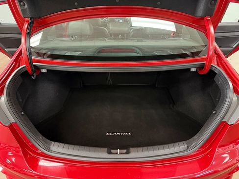 Used 2018 Hyundai Elantra Sport FWD image 15