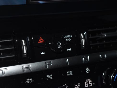 New 2026 Nissan Pathfinder SL AWD/4WD image 10