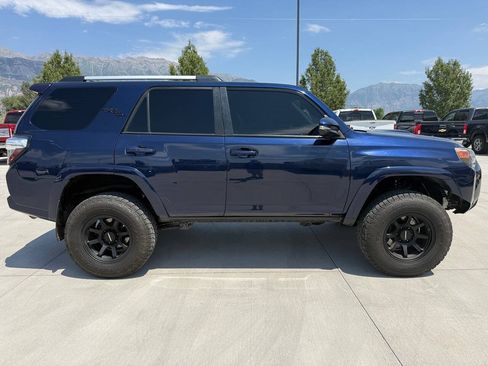 Used 2017 Toyota 4Runner TRD Off-Road Premium AWD/4WD image 2