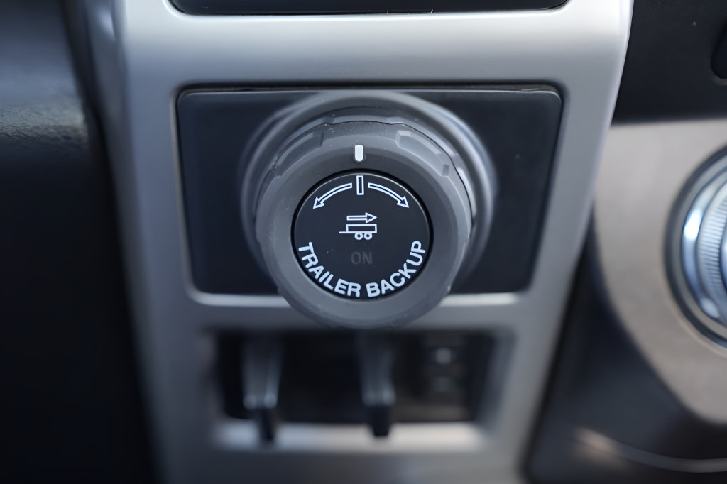 Used 2018 Ford F150 Lariat w/ Equipment Group 502A Luxury AWD/4WD image 40