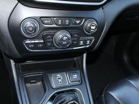 Used 2019 Jeep Cherokee Latitude Plus image 15