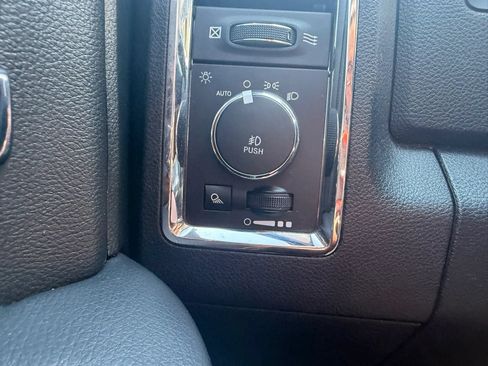 Used 2018 RAM 1500 Laramie w/ Convenience Group AWD/4WD image 18