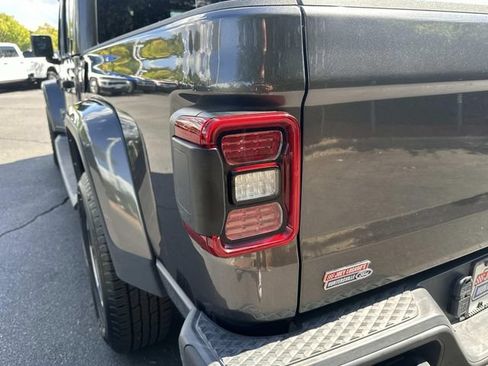 Used 2022 Jeep Gladiator Overland w/ Popular Equipment Package AWD/4WD image 11