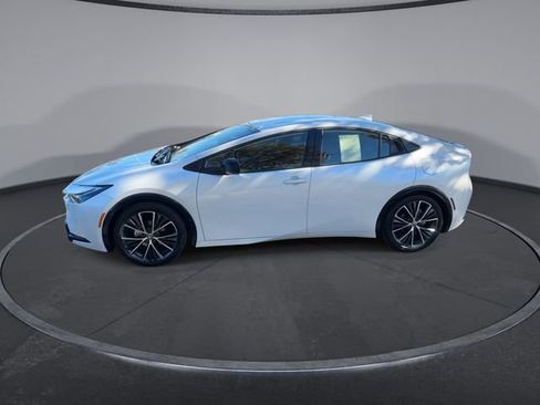 Used 2025 Toyota Prius XLE image 9