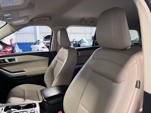 Used 2023 Ford Explorer XLT w/ Equipment Group 202A image 23