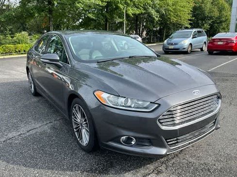 Used 2015 Ford Fusion SE w/ Equipment Group 202A FWD image 3