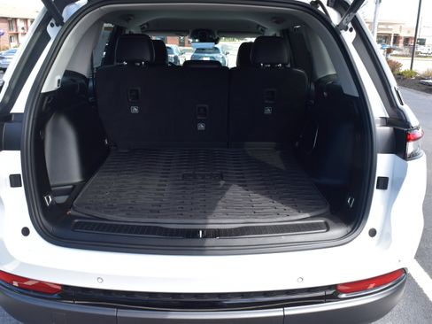 Used 2023 Jeep Grand Cherokee Limited w/ Luxury Tech Group II image 10