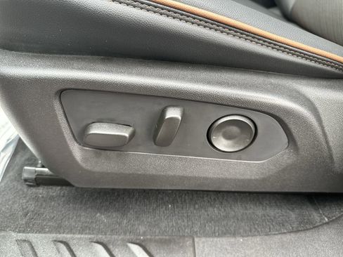 Certified 2025 GMC Canyon AT4 w/ Technology Plus Package image 12