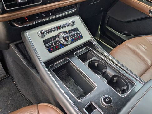 Used 2021 Lincoln Aviator Reserve w/ Elements Package Plus RWD image 11