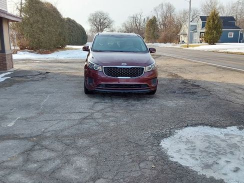 Used 2016 Kia Sedona LX w/ LX Convenience Package image 3