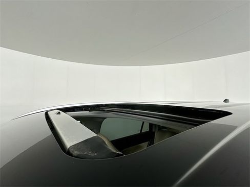 Used 2022 Toyota Highlander XLE image 11