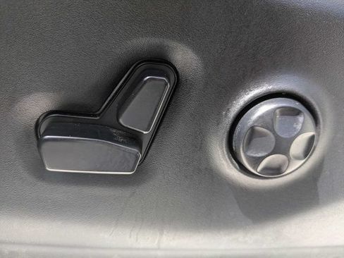 Used 2023 Chrysler Pacifica Touring-L FWD image 21