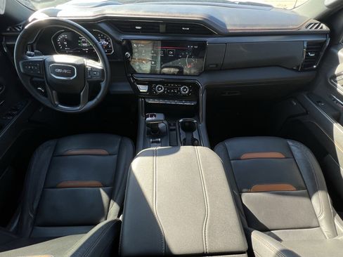 Used 2024 GMC Sierra 1500 AT4 w/ Technology Package image 9