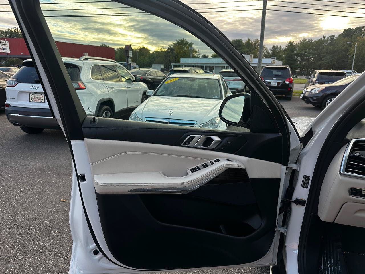 Used 2019 BMW X5 xDrive40i w/ Premium Package 2 AWD/4WD image 16