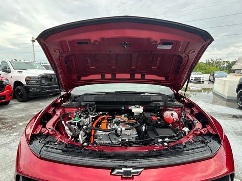 Used 2025 Chevrolet Equinox EV RS FWD image 33