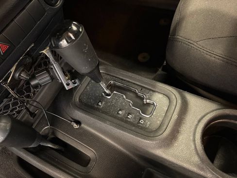 Used 2015 Jeep Wrangler Sport AWD/4WD image 15