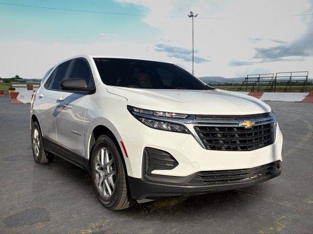 Used 2022 Chevrolet Equinox LS w/ LS Convenience Package FWD image 2