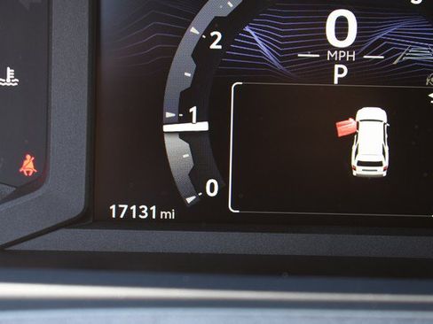 Certified 2025 Toyota 4Runner SR5 AWD/4WD image 32