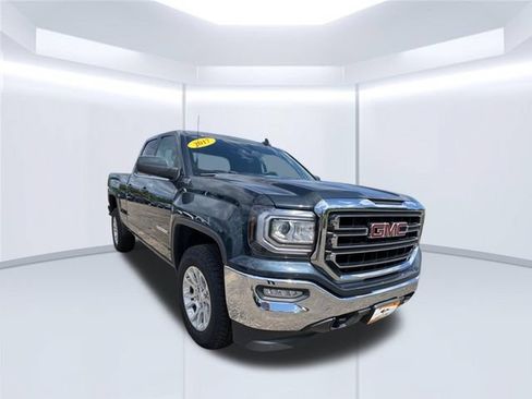 Used 2017 GMC Sierra 1500 SLE w/ SLE Value Package AWD/4WD image 2