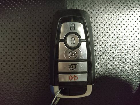 Used 2022 Ford Escape SEL image 32