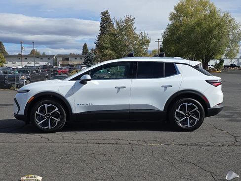 New 2026 Chevrolet Equinox EV LT image 5