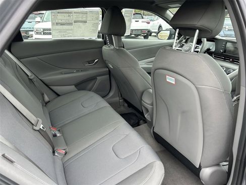 New 2026 Hyundai Elantra SE image 18