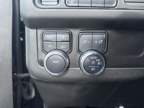 Used 2024 GMC Yukon XL SLT image 28