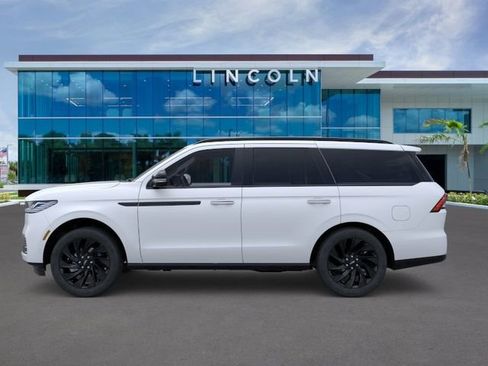 New 2025 Lincoln Navigator Reserve w/ Jet Appearance Package AWD/4WD image 3
