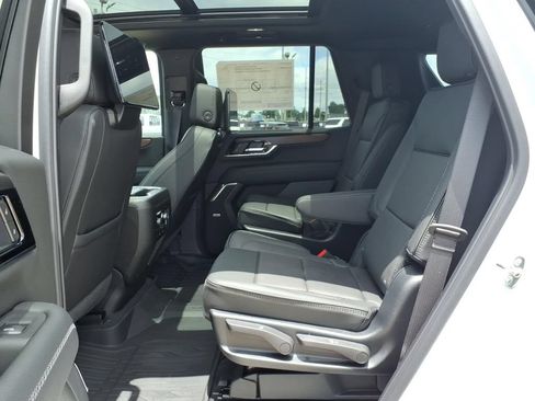 New 2026 GMC Yukon Denali w/ Denali Reserve Package AWD/4WD image 14