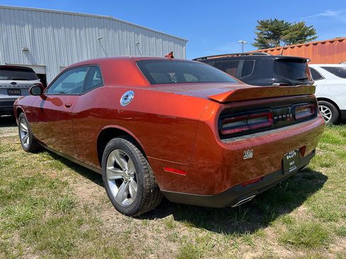 Used 2022 Dodge Challenger SXT w/ Cold Weather Group RWD image 3