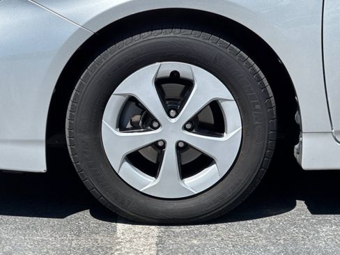 Used 2015 Toyota Prius Four FWD image 37