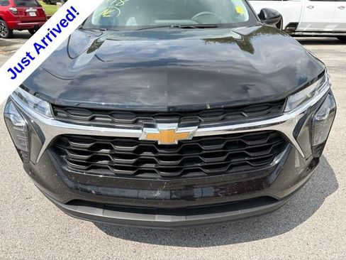 Used 2025 Chevrolet Trax LS w/ LS Convenience Package FWD image 9