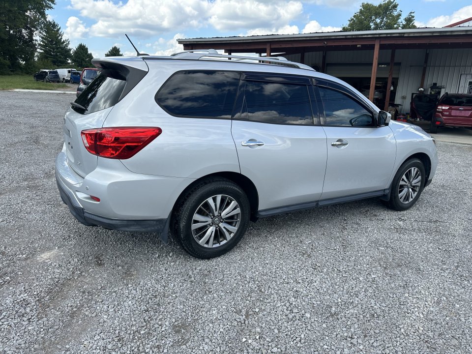 Used 2018 Nissan Pathfinder SL FWD image 5