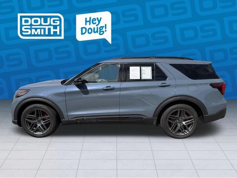Used 2025 Ford Explorer ST AWD/4WD image 2