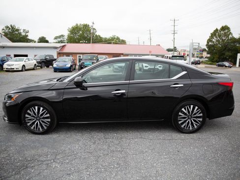 Used 2024 Nissan Altima 2.5 SV image 6