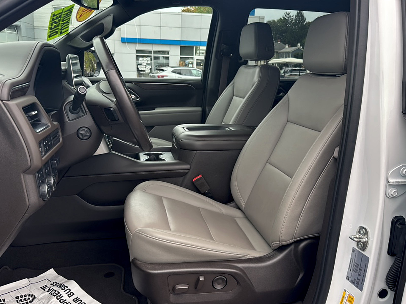 Used 2022 Chevrolet Suburban LT w/ Luxury Package AWD/4WD image 6