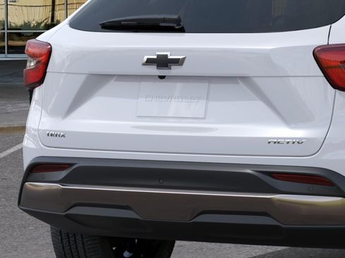 New 2026 Chevrolet Trax ACTIV w/ Sunroof Package FWD image 15