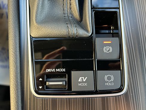 Certified 2024 Toyota Sienna Platinum image 36